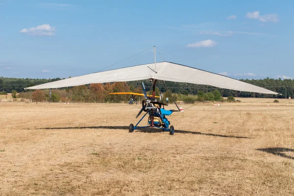 The motorized hang glider — Stock Photo, Image