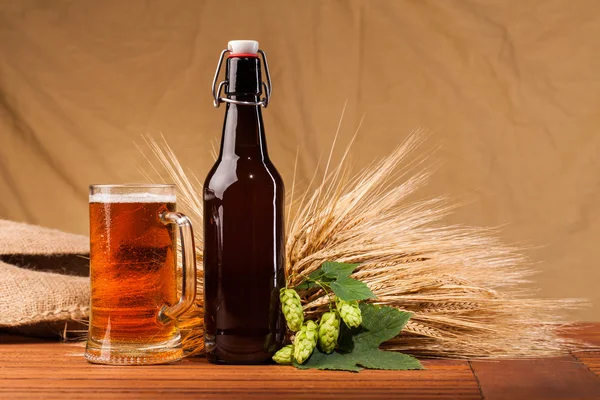 Glass of light beer and spikes of barley — Stock Photo, Image