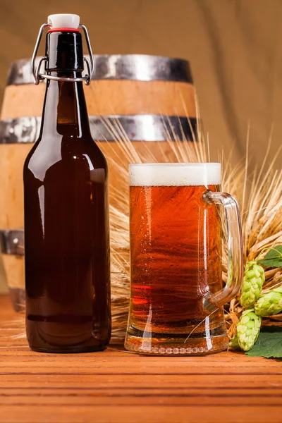 Glass of light beer and spikes of barley — Stock Photo, Image