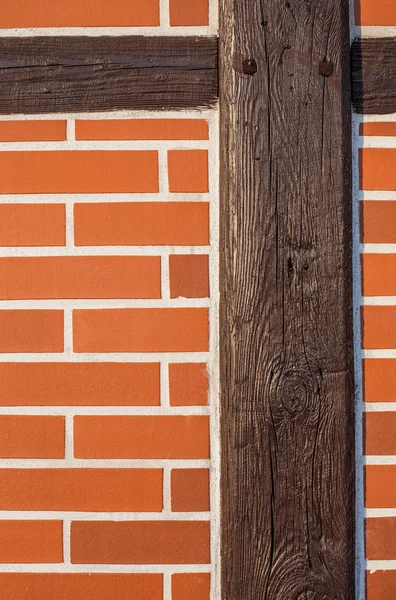 Renovierte rote Backsteinmauer — Stockfoto