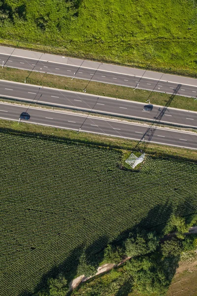 Вид с воздуха на шоссе в летнее время — стоковое фото