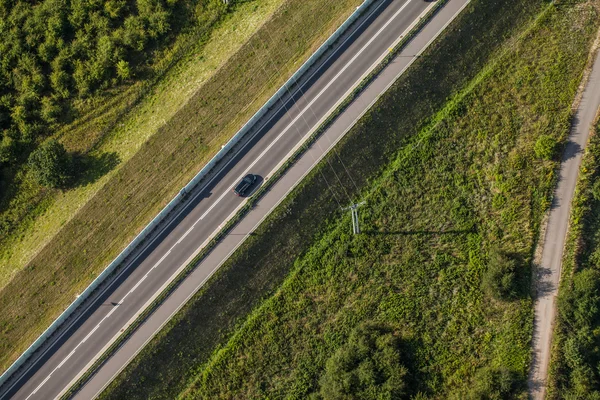 Luchtfoto van de snelweg in de zomer — Stockfoto