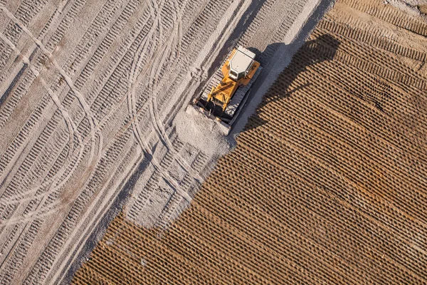 Vista aérea del transportador de tierra de trabajo — Foto de Stock