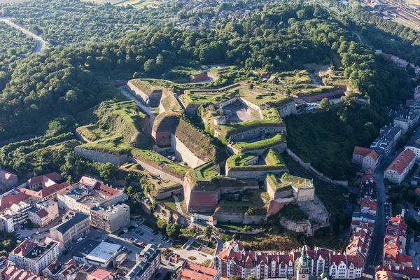 Klodzko şehirde tarihi kalenin havadan görünümü — Stok fotoğraf