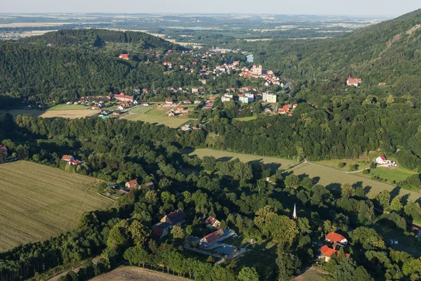 Veduta aerea della città di Bardo vicino alla città di Klodzko — Foto Stock
