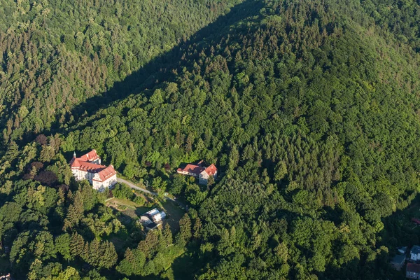 Luftaufnahme der Bardostadt in der Nähe der Stadt klodzko — Stockfoto