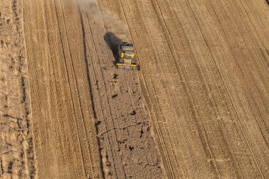 Hasat sahada çalışan birleştirme