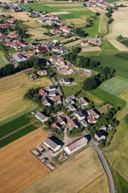 Köy ve hasat alanları