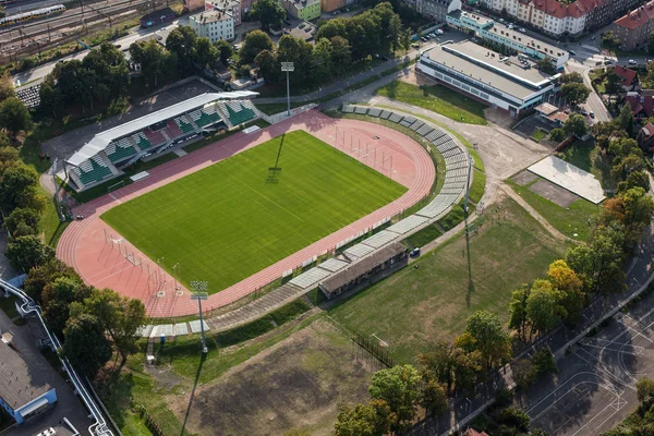 Arène sportive dans la ville de Jelenia Gora — Photo