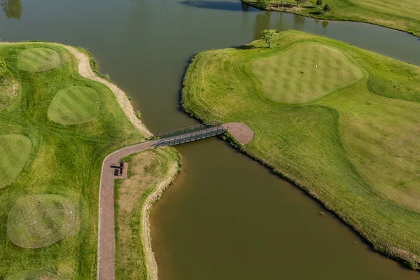 Вид с воздуха на поле для гольфа — стоковое фото