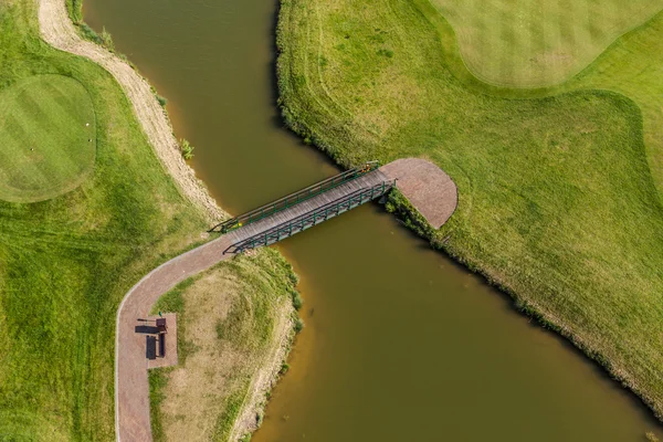 Vista aérea sobre campo de golfe — Fotografia de Stock