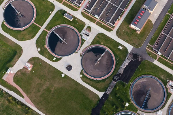 Станция очистки сточных вод во Вроцлаве — стоковое фото