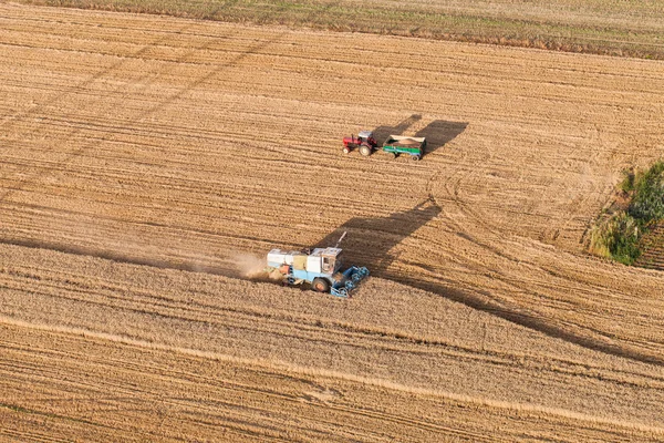 Aerial view of combine on harvest field — Stock Photo, Image