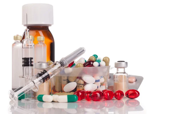Variedade medicamentos e seringas — Fotografia de Stock