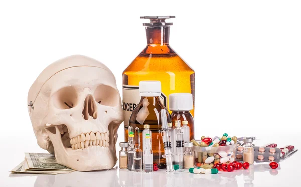 Variety medicines, dollars and skull — Stock Photo, Image