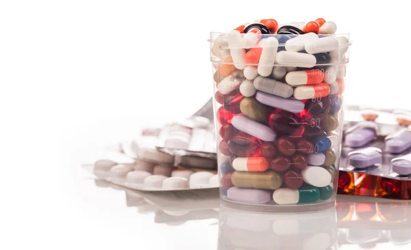 Çeşitli renkli ilaçlar — Stok fotoğraf