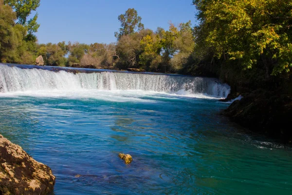 Türkiye 'de Manavgat Şelalesi. Çok popüler bir turizm merkezi..