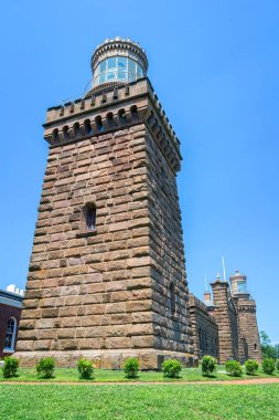 Twin Lights Eyalet Tarihi Sitesi Sandy Hook, New Jersey 'e bakıyor..