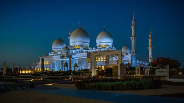 Imponujący Wielki Meczet Szejka Zayeda Abu Zabi Nocy — Zdjęcie stockowe