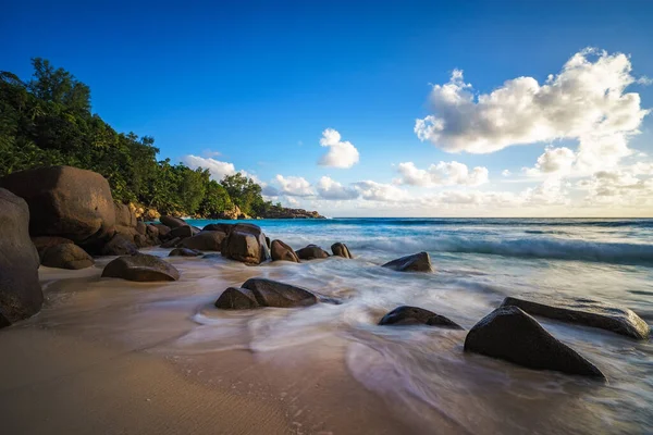 Beautiful Sunset Paradise Tropical Beach Granite Rocks Shadows Sand Turquoise — Stock Photo, Image