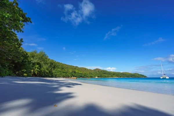 Tropischer Strand Bei Anse Lazio Auf Praslin Auf Den Seychellen — Stockfoto