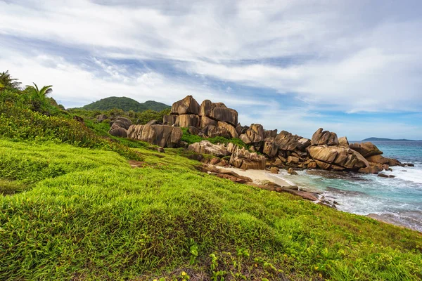 Costa Rocciosa Tropicale Songe Anse Sulla Digue Sulle Seychelles — Foto Stock