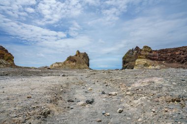 Yeni Zelanda 'daki Beyaz Ada' daki volkanik kraterin içindeki ay manzarası