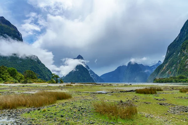 Διάσημο Milford Ήχο Στο Εθνικό Πάρκο Fiordland Στη Νέα Ζηλανδία — Φωτογραφία Αρχείου