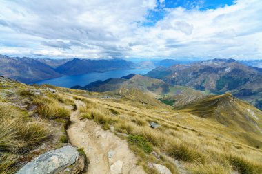 Yeni Zelanda 'daki Queenstown' da Ben Lomond pistinde yürüyüş.