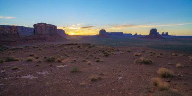 Amerika 'daki Anıt Vadisi' nde gün batımı
