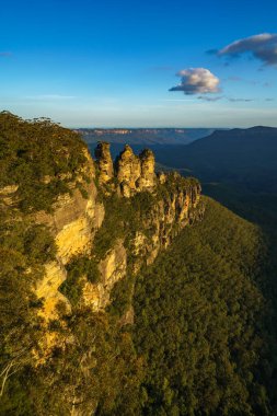 Üç kız kardeşin gün batımında gözcülük, Blue Mountain Ulusal Parkı, Avustralya