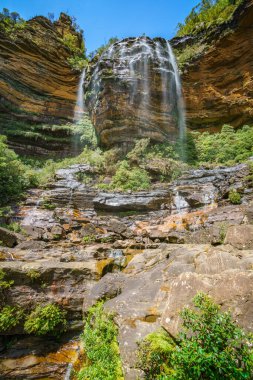 Mavi dağların ulusal parkında güzel şelaleler. Wenthworth Şelalesi, Yeni Güney Galler, Avustralya
