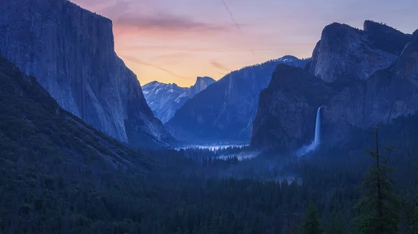 Nascer Sol Vista Túnel Parque Nacional Yosemite Califórnia Nos Eua — Fotografia de Stock