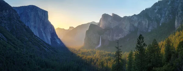 Nascer Sol Vista Túnel Parque Nacional Yosemite Califórnia Nos Eua — Fotografia de Stock