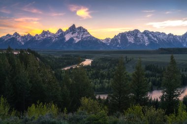 Yılan nehrinde gün batımı, Grand Teton Ulusal Parkı, Wyoming, ABD