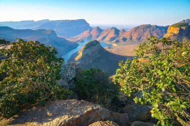 Güney Afrika 'da gün batımında üç Rondavel ve Blyde River Canyon manzarası