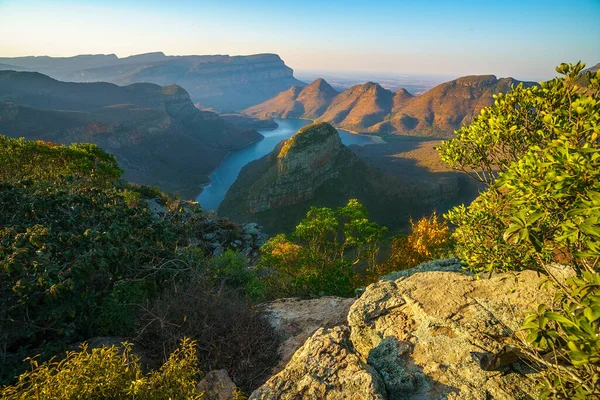 Güney Afrika 'da gün batımında üç Rondavel ve Blyde River Canyon manzarası