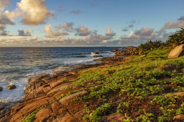 Seyşeller üzerinde Mahe 'nin yüksekliğinde tahta görünümlü bir plattform.