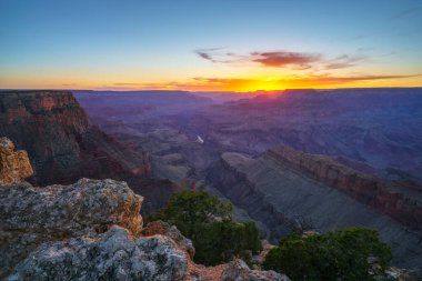 Arizona 'daki Büyük Kanyon' un güney ucunda günbatımı.