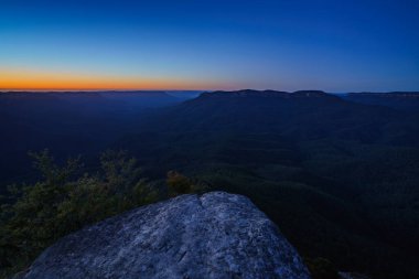 Şafak sökerken gözcülük, Mavi Dağlar Milli Parkı, Avustralya