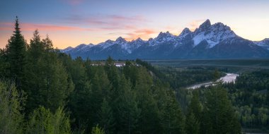 Yılan nehrinde gün batımı, Grand Teton Ulusal Parkı, Wyoming, ABD