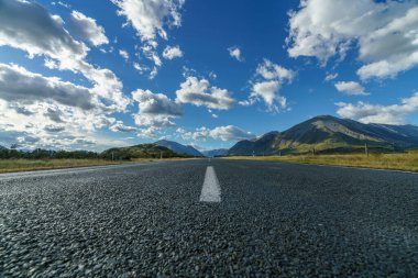 Vadideki yolda, dağların arasında, Arthur 'ların arasında Yeni Zelanda' da.
