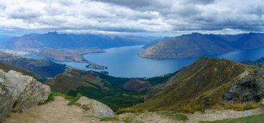 Yeni Zelanda 'daki Queenstown' da Ben Lomond pistinde yürüyüş.