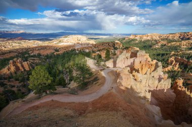 Amerika 'daki Bryce Canyon Ulusal Parkı' nda yürüyüş yapmak.