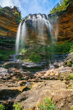 Mavi dağların ulusal parkında güzel şelaleler. Wenthworth Şelalesi, Yeni Güney Galler, Avustralya