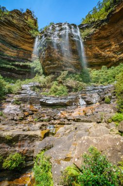 Mavi dağların ulusal parkında güzel şelaleler. Wenthworth Şelalesi, Yeni Güney Galler, Avustralya