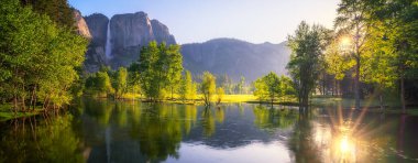 Yosemite, Amerika 'daki Yosemite Vadisi, Kaliforniya' dan düştü.