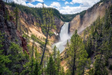 Wyoming, ABD 'deki Yellowstone Ulusal Parkı' nın daha alçak düşüşleri.