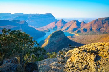 Güney Afrika 'da gün batımında üç Rondavel ve Blyde River Canyon manzarası