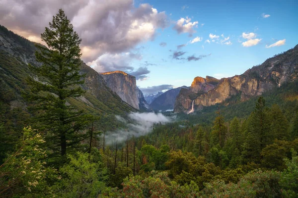 Puesta Sol Vista Del Túnel Parque Nacional Yosemite California Los Imágenes de stock libres de derechos